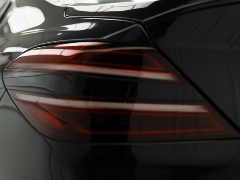 Used 2025 Genesis G70 2.5T image 18