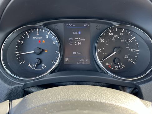 Used 2018 Nissan Rogue SV image 24