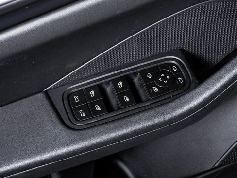 Certified 2025 Porsche Macan Electric image 26