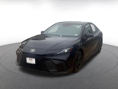Used 2026 Toyota Camry SE FWD image 3
