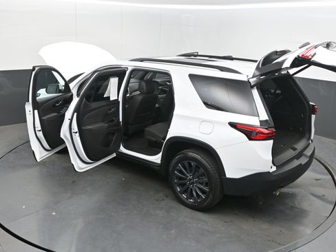 Used 2023 Chevrolet Traverse RS AWD/4WD image 38