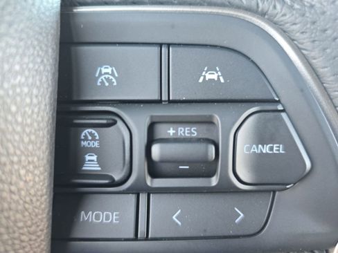 Used 2025 Toyota Tacoma TRD Sport AWD/4WD image 19