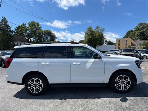 Used 2025 Ford Expedition Active AWD/4WD image 4