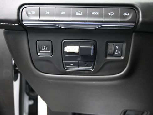 Used 2023 Cadillac Escalade Sport Platinum w/ LPO, ONYX Package image 27