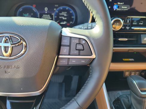 Certified 2025 Toyota Highlander Platinum AWD/4WD image 22