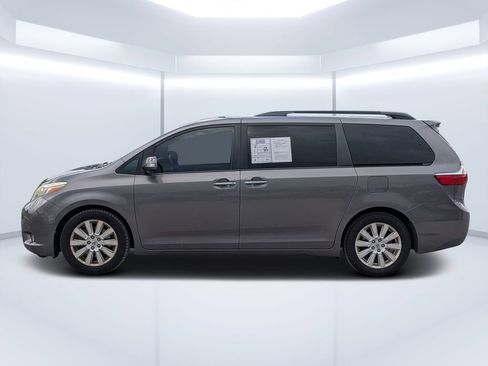 Used 2017 Toyota Sienna Limited FWD image 6