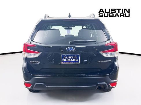 Used 2021 Subaru Forester Premium AWD/4WD image 6