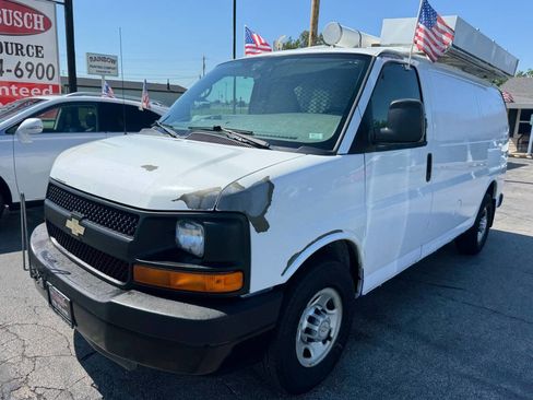 Used 2011 Chevrolet Express 2500 RWD image 2