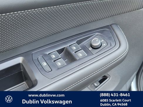 Certified 2025 Volkswagen Atlas SEL Premium R-Line image 18