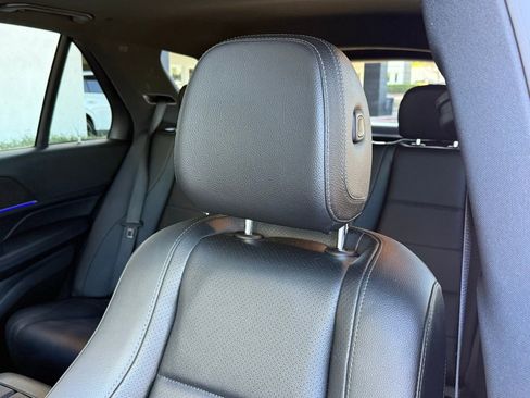 Used 2022 Mercedes-Benz GLE 350 w/ Premium Package image 3