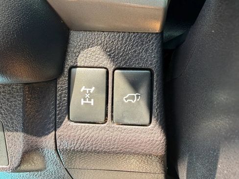 Used 2016 Toyota RAV4 XLE AWD/4WD image 23