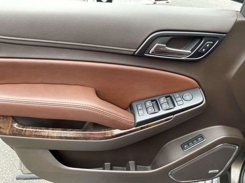 Used 2016 Chevrolet Suburban LTZ image 17