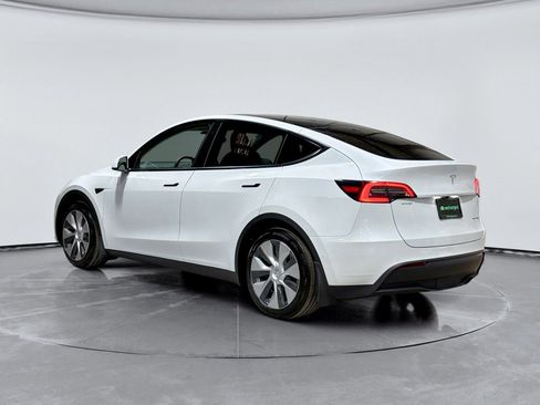 Used 2022 Tesla Model Y Long Range image 2