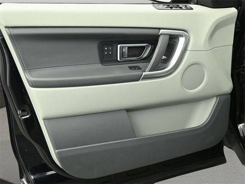 Used 2018 Land Rover Discovery Sport HSE Luxury image 9