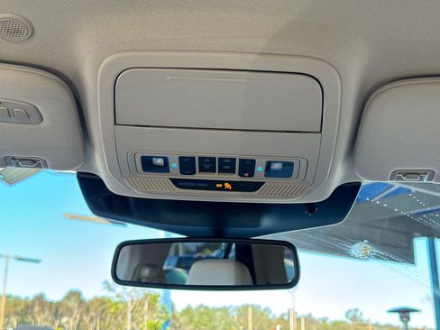 Certified 2022 Ford Explorer Platinum w/ Equipment Group 601A image 25