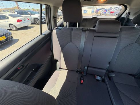 Used 2025 Toyota Highlander LE FWD image 42