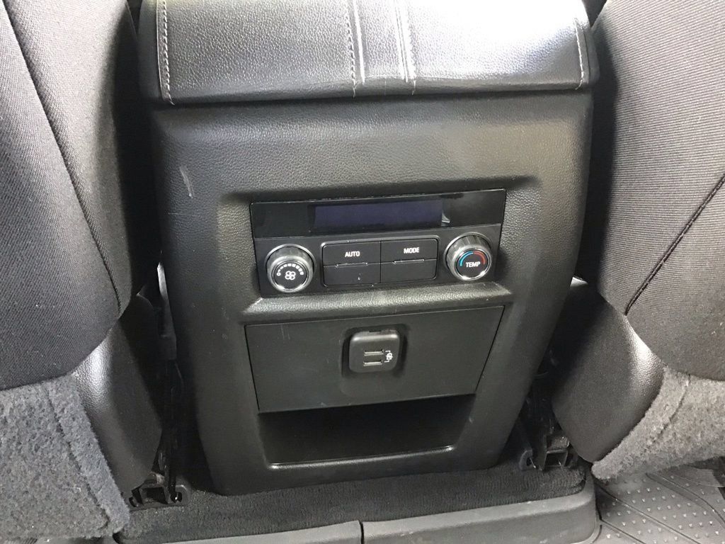 Used 2023 Chevrolet Traverse LT FWD image 18