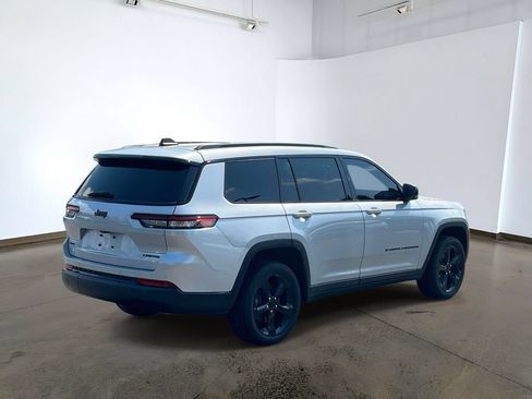 Used 2024 Jeep Grand Cherokee L Limited w/ Black Appearance Package AWD/4WD image 4