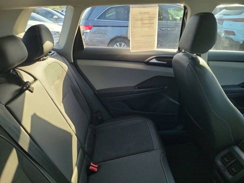 Certified 2023 Volkswagen Taos SE FWD image 4