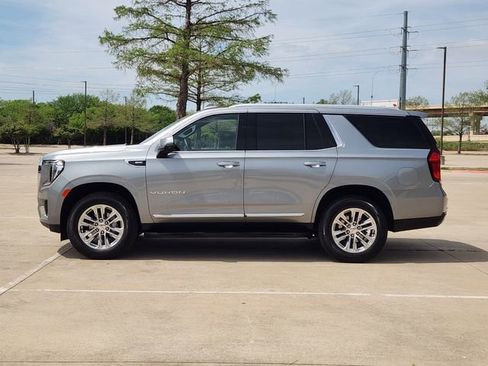 Used 2024 GMC Yukon SLT w/ SLT Luxury Package image 4