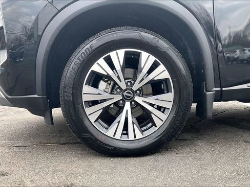 Used 2023 Nissan Rogue SV w/ SV Premium B Package image 9