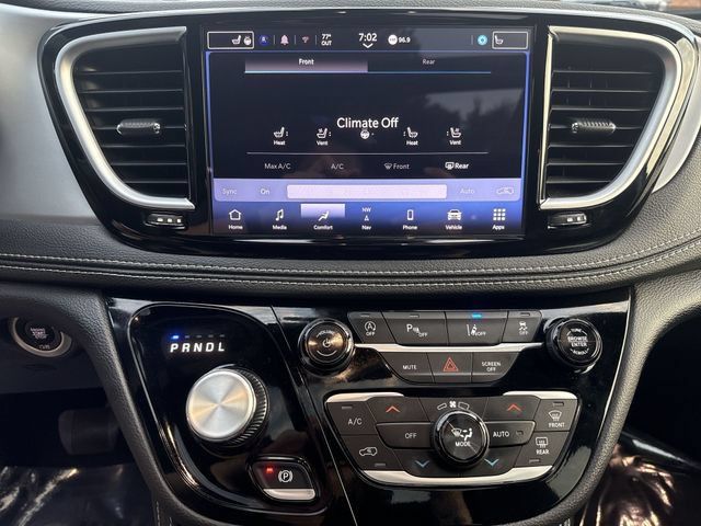 Used 2025 Chrysler Pacifica Limited FWD image 19