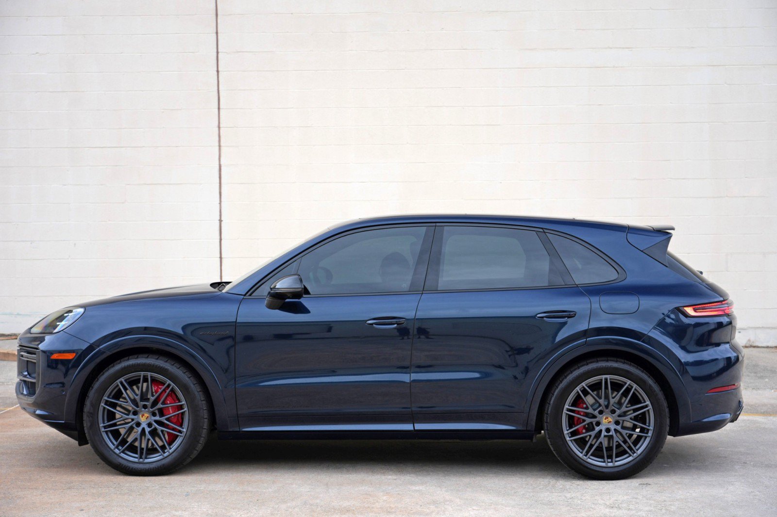 Used 2024 Porsche Cayenne Turbo AWD/4WD image 55