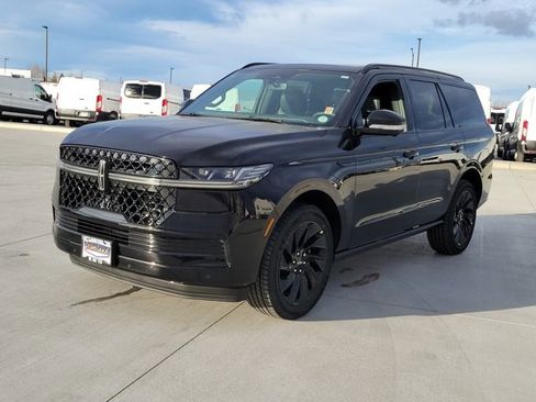 New 2025 Lincoln Navigator Reserve w/ Jet Appearance Package image 4