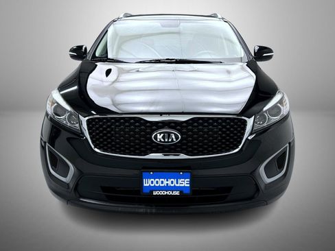 Used 2017 Kia Sorento LX image 2