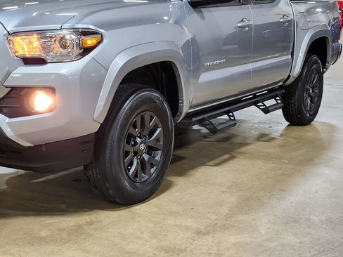 Used 2021 Toyota Tacoma SR5 RWD image 17