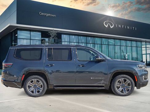 Used 2024 Jeep Wagoneer Series II w/ Flexible Seating Group image 4