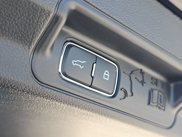 Used 2024 Ford Explorer XLT w/ Equipment Group 202A RWD image 12