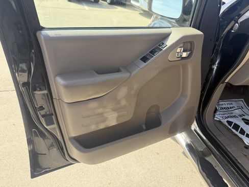 Used 2018 Nissan Frontier SV image 16