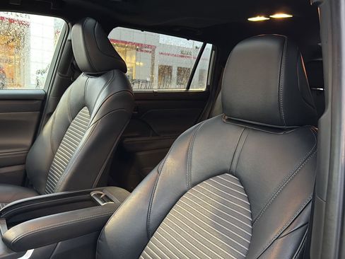 Certified 2024 Toyota Highlander XSE image 26