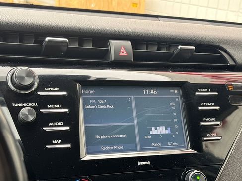 Used 2020 Toyota Camry SE image 11