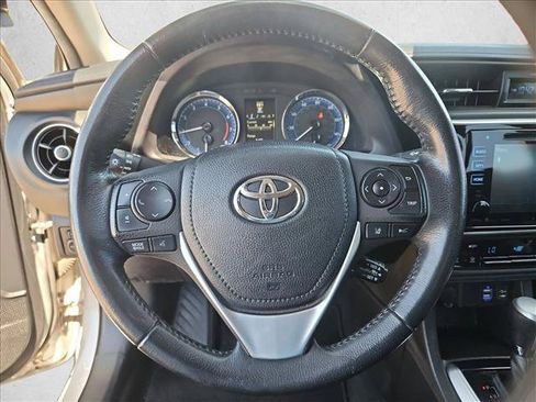 Used 2018 Toyota Corolla SE w/ SE Premium Package FWD image 9