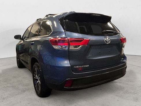 Used 2017 Toyota Highlander LE image 3