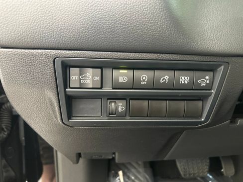 Used 2025 Toyota Tundra Limited AWD/4WD image 44