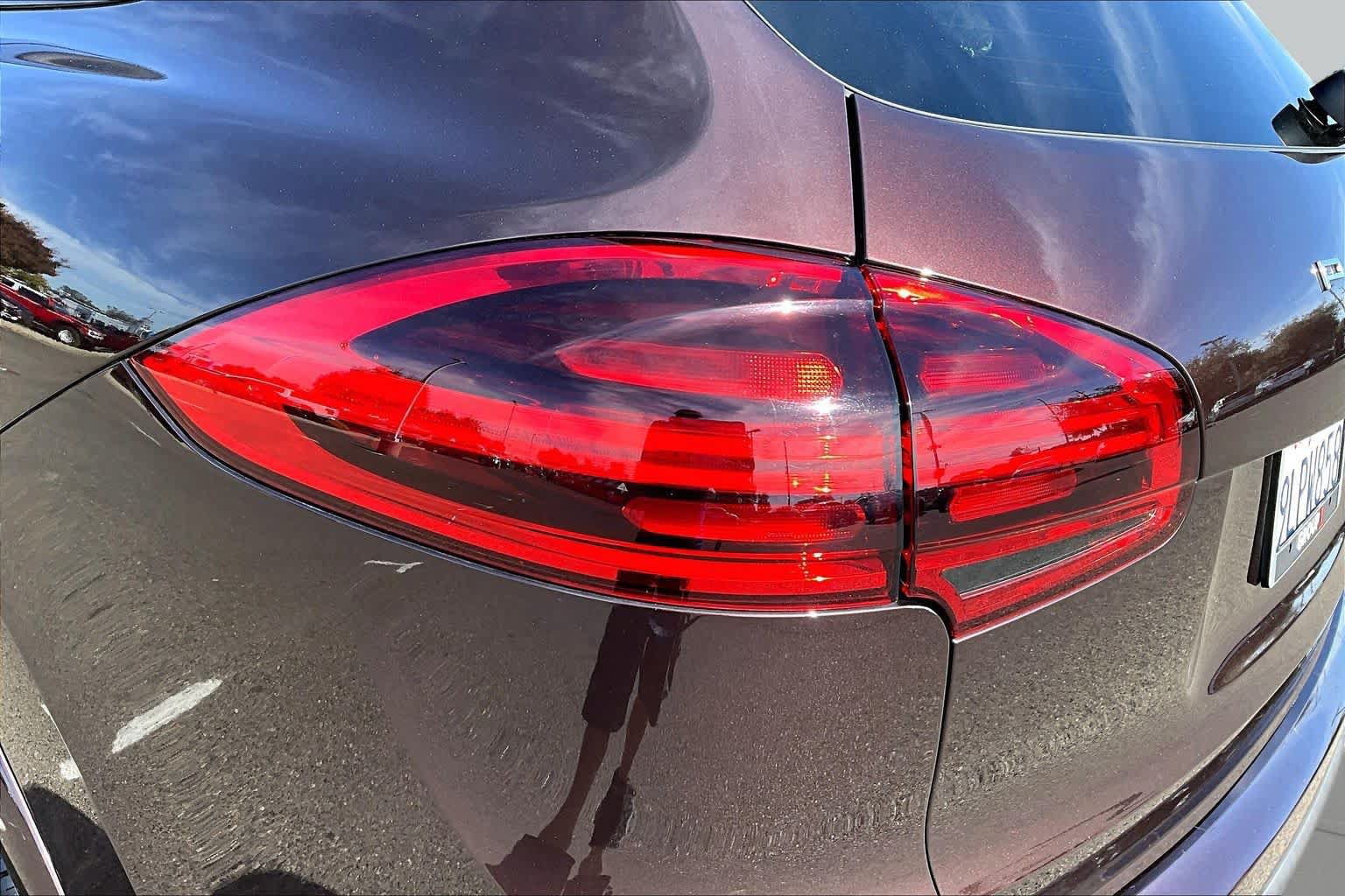 Used 2018 Porsche Cayenne Platinum Edition AWD/4WD image 28