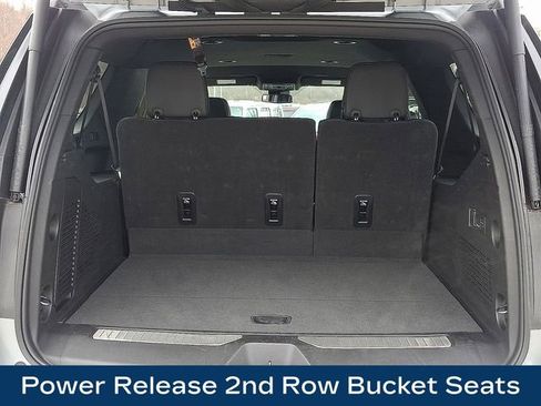 Used 2025 Chevrolet Suburban Premier AWD/4WD image 31