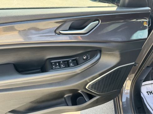 Used 2022 Jeep Grand Cherokee L Laredo image 12