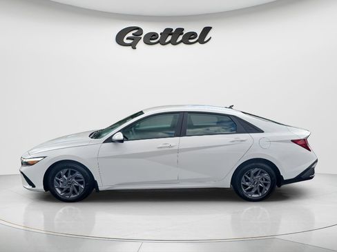 Certified 2024 Hyundai Elantra SEL FWD image 8