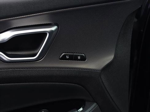 Used 2025 Kia Sportage SX image 8