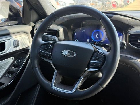 Used 2023 Ford Explorer Platinum w/ Technology Package AWD/4WD image 18