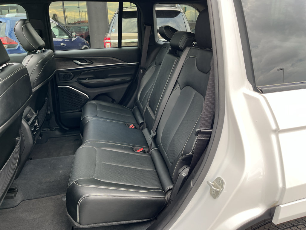 Used 2023 Jeep Grand Cherokee Overland RWD image 35