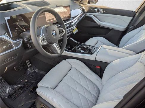 Used 2026 BMW X5 xDrive40i w/ M Sport Package AWD/4WD image 3