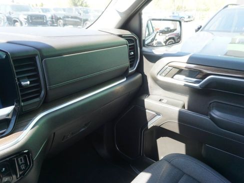 Used 2022 Chevrolet Silverado 1500 LT AWD/4WD image 25