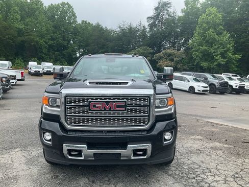 Used 2018 GMC Sierra 2500 Denali w/ Duramax Plus Package AWD/4WD image 2