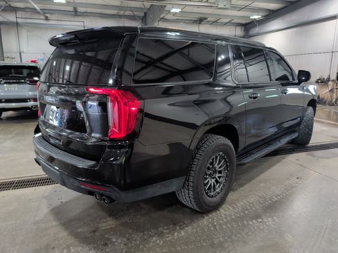 Used 2022 GMC Yukon XL SLE AWD/4WD image 3