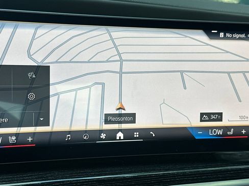 Used 2025 BMW 740i w/ Premium Package image 24